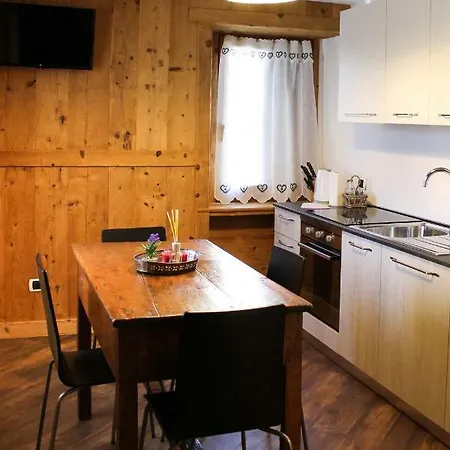 Maison D'antan Ad Uso Turistico Vda Charvensod N 0022 *