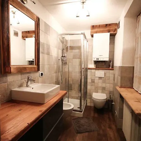 Maison D'antan Ad Uso Turistico Vda Charvensod N 0022 Aosta